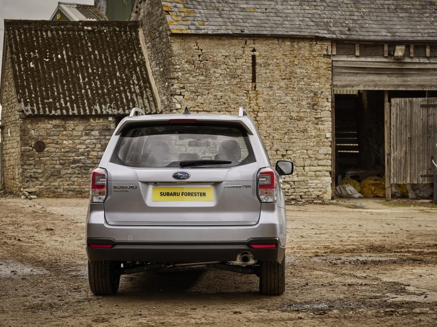  Subaru Forester 2.0XT 2016 года  (UK) (фото 15 из 30)